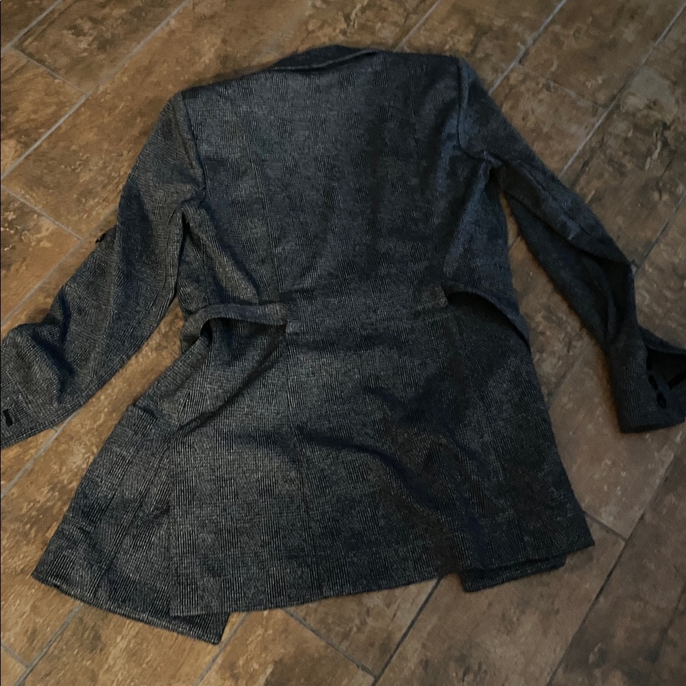Elegant Gray Women's Knit Suit Set. Top is xs, pants are 2. Cabi brand. - Picture 4 of 6